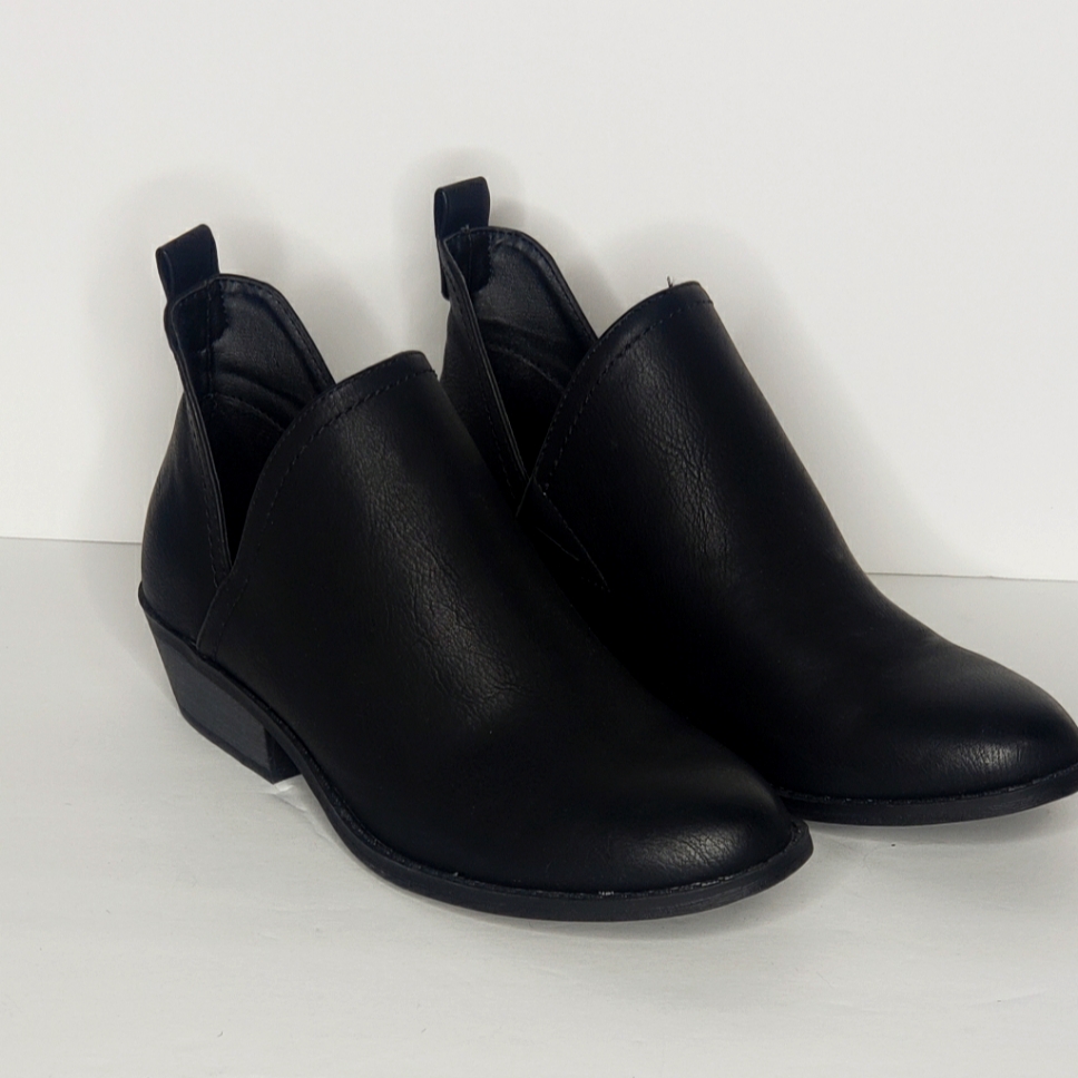 Universal Threads Nora Boot